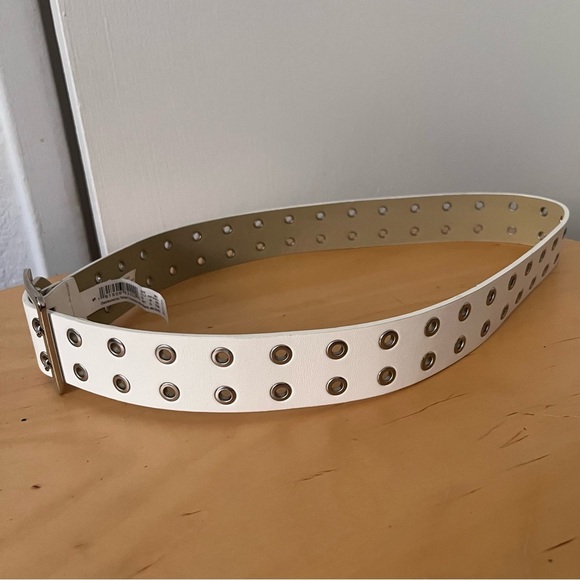 Target Double Grommet Faux Leather White Belt Women’s Small - Picture 3 of 10
